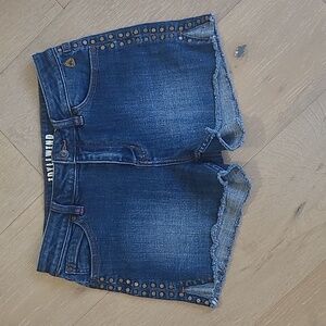 EUC Idyllwind Jean Shorts Women's sz 6 Denim Raw Hem Shorts w/Metal Accents
